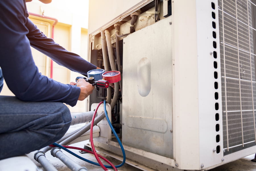 Energy-efficient heat pump system servicing and maintenance